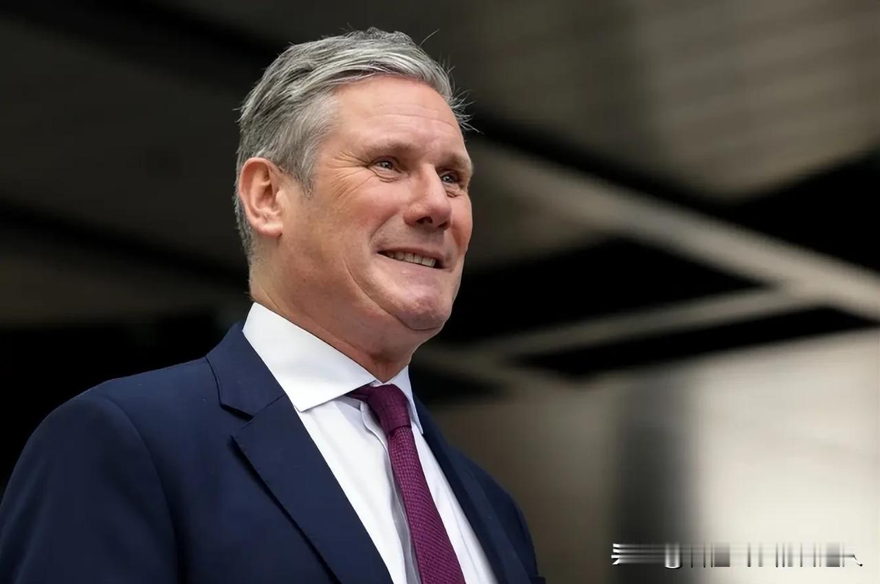 记住这个坐标：伦敦金融城晚宴。斯塔默选在这里引爆“中国是世界强国”这颗深水炸弹，