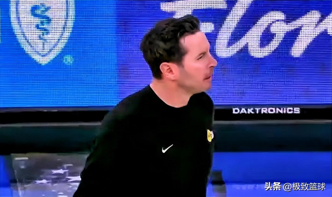 湖人主帅雷迪克真是太糊涂了！今日湖人对阵魔术的比赛刚刚开打不久，卡特一次空切篮下