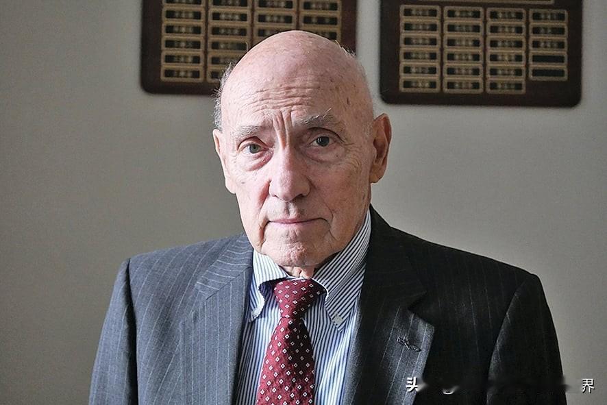美前高官突发奇想，喊话美国当局，直接推翻普京政权。这位喊话的人就是前五角大楼中国