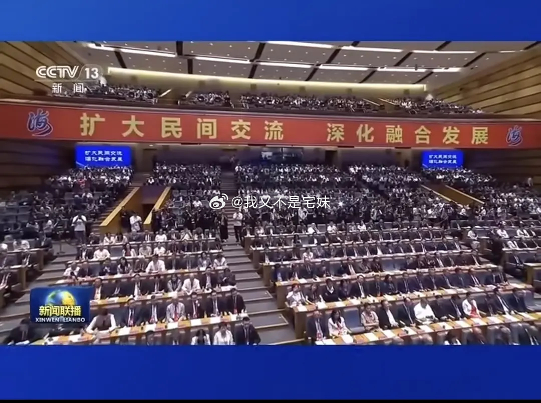 我的妈 张凌赫那个演讲台下是这样的？这哥真的有点东西。 