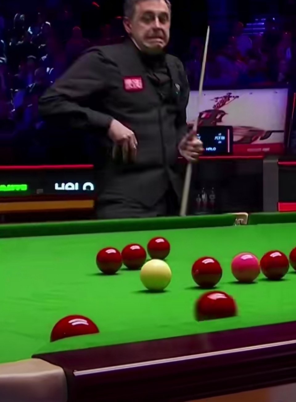 奥沙利文失误自己都惊了 🎱奥沙利文首阶段7比2国强开场就单杆72、97、113