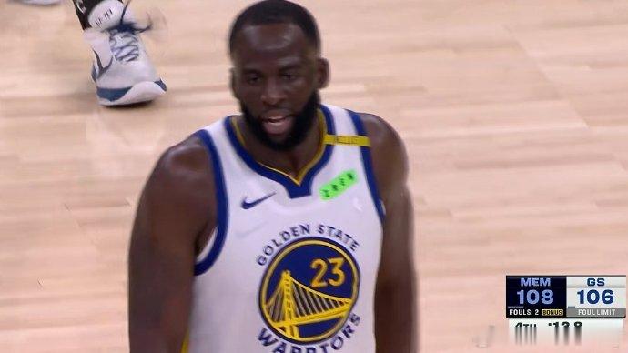 【勇士开季两连败】格林致命掩护犯规NBA常规赛，勇士vs灰熊，比赛最后时刻格林掩