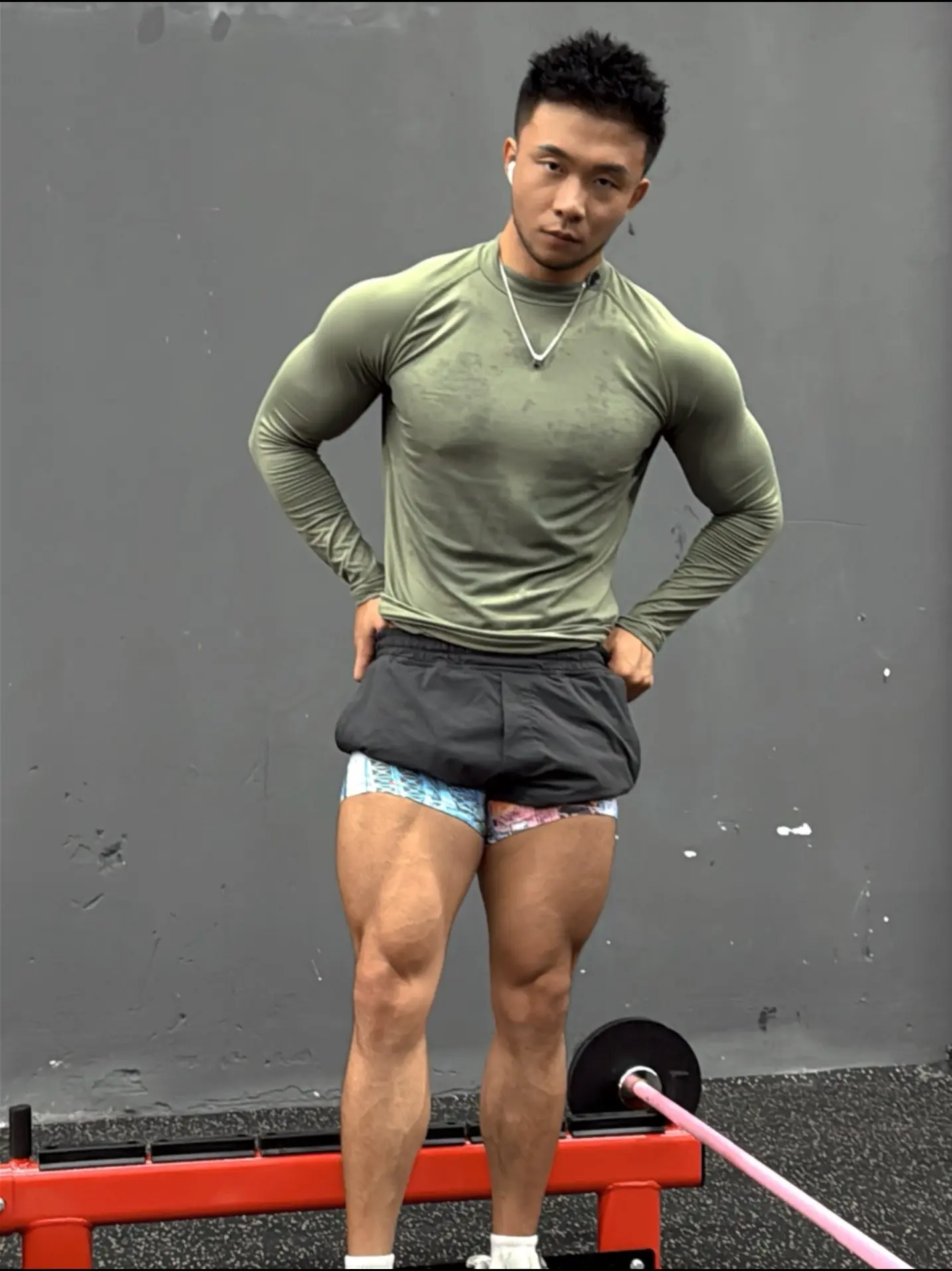 搭档拍的照没一张表情能用的。