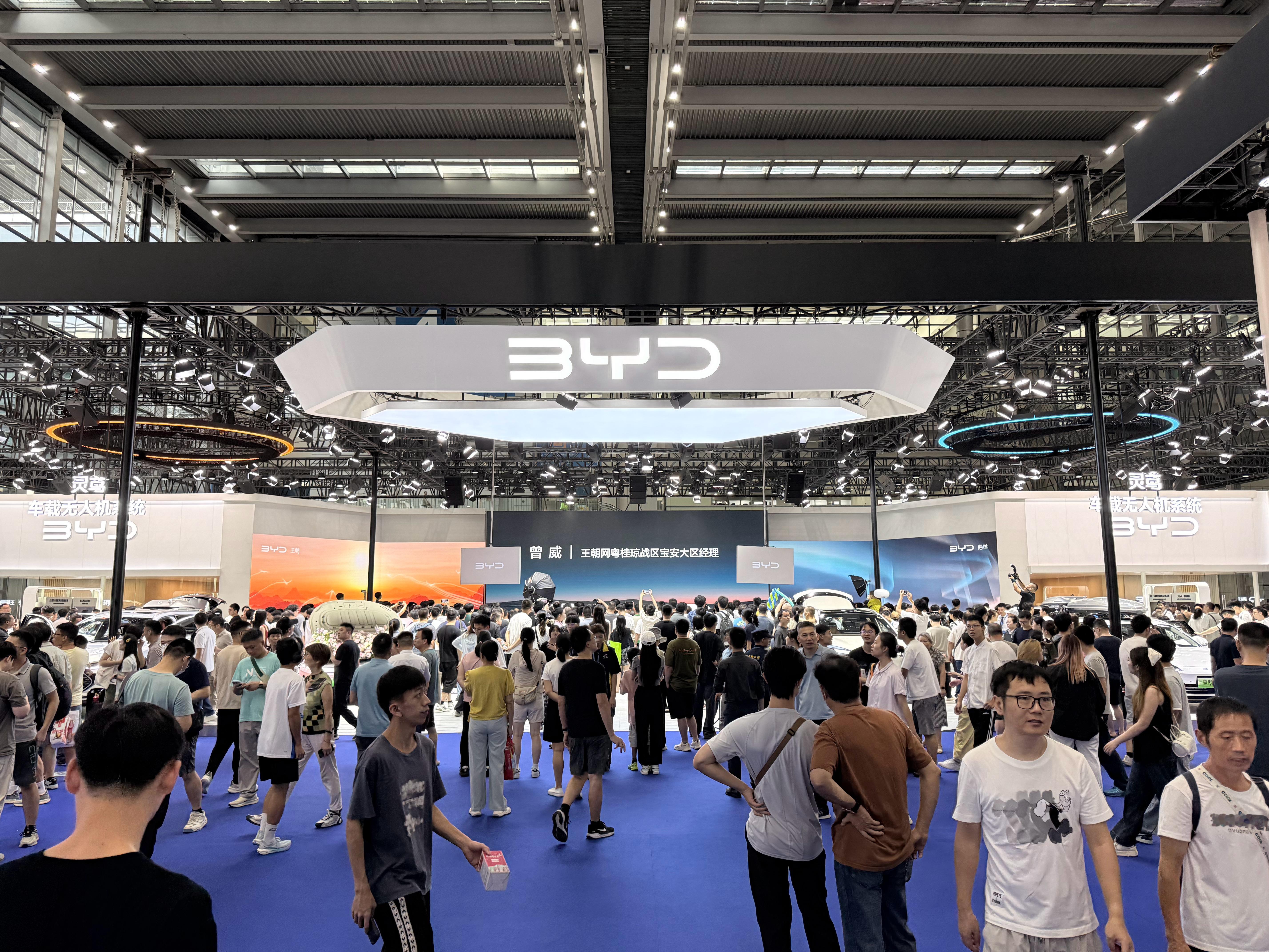 比亚迪的产量真的太夸张了从21年5月第100万辆新能源车下线到今天第1400万辆