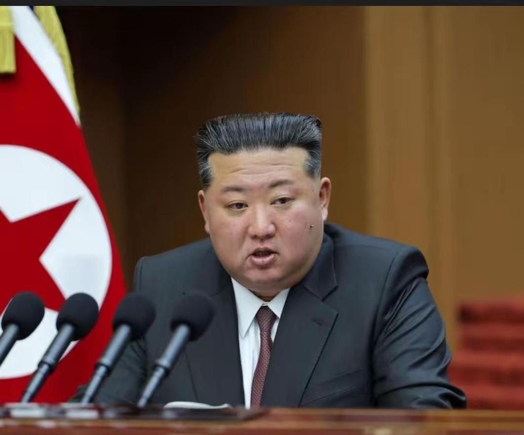 官宣“头号敌国”，把韩国打懵了

​3月24日，朝鲜最高领袖金正恩在最高会议上发