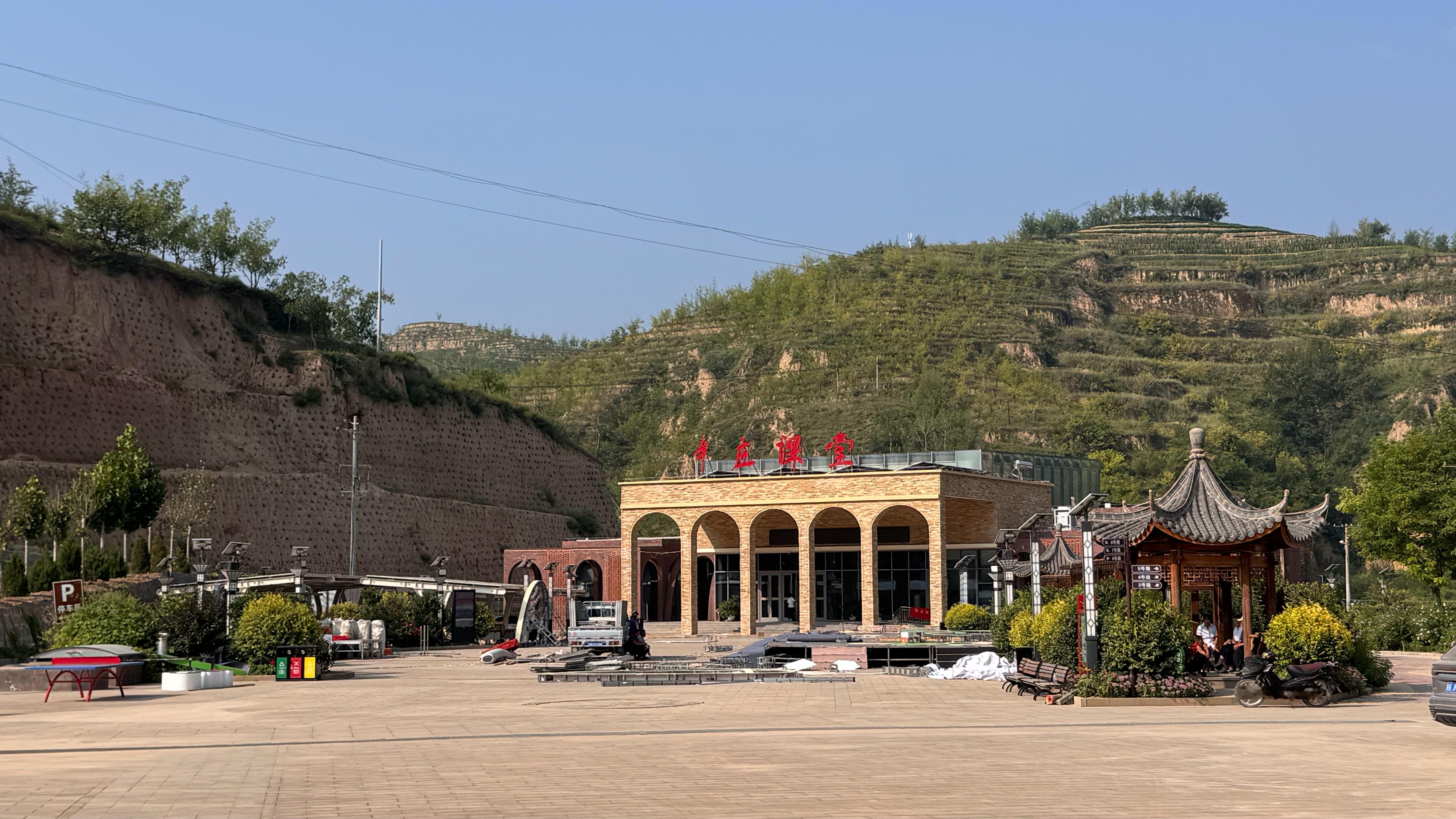 跨越几座山，几条河，终于来到辛庄课堂。 