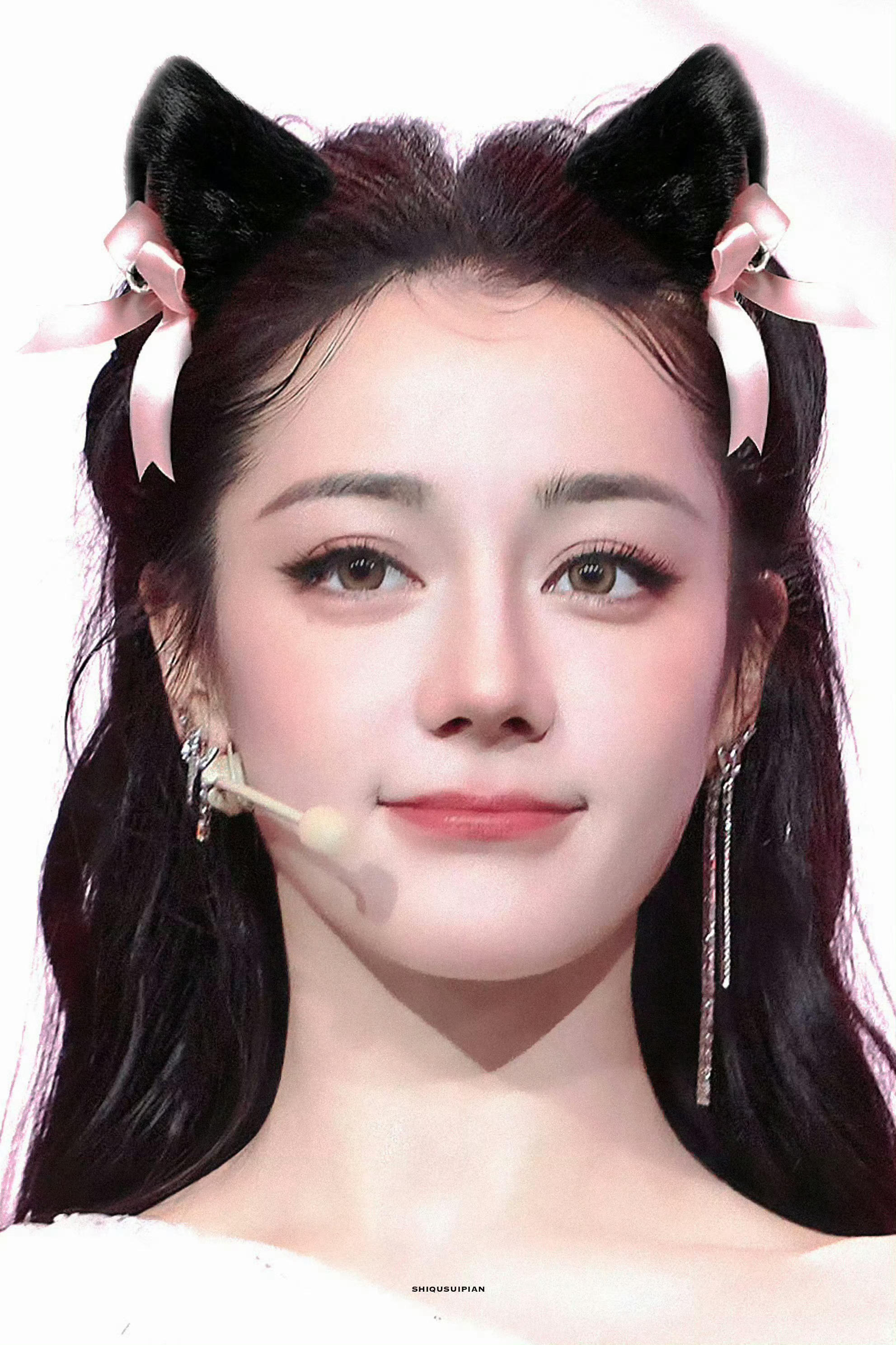 迪丽热巴路虎卫士全驭代言人迪丽热巴 dlrb 迪丽热巴 dlrb 热巴开卫士 以