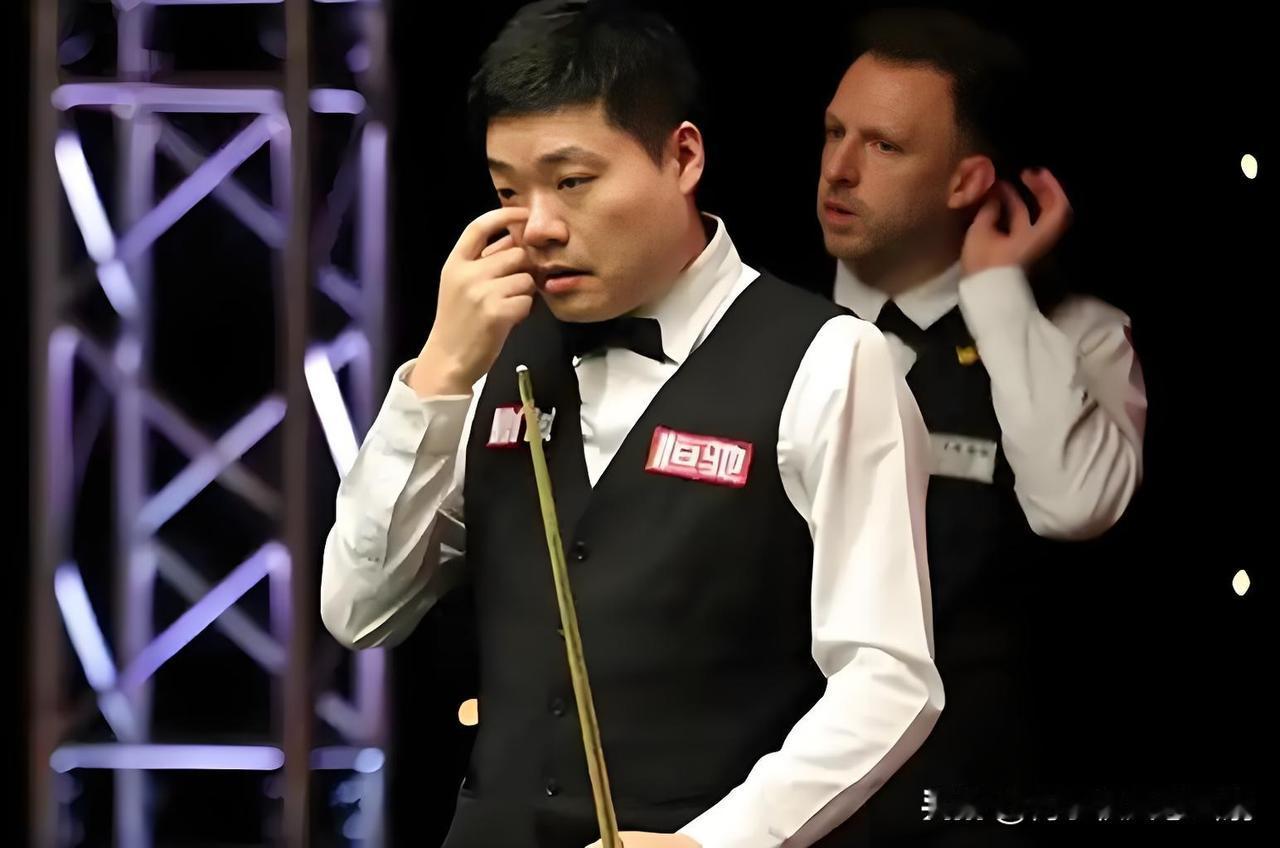 丁俊晖简单球失误是顽疾
北京时间12月5日晚，2025年斯诺克英锦赛1/4决赛，