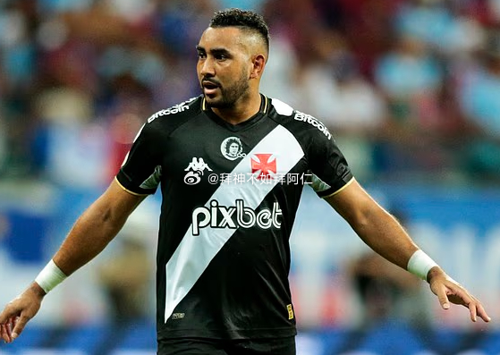 据《每日邮报》报道，前西汉姆联球星帕耶被指控，因其对前情妇拉里萨·费拉里实施“心