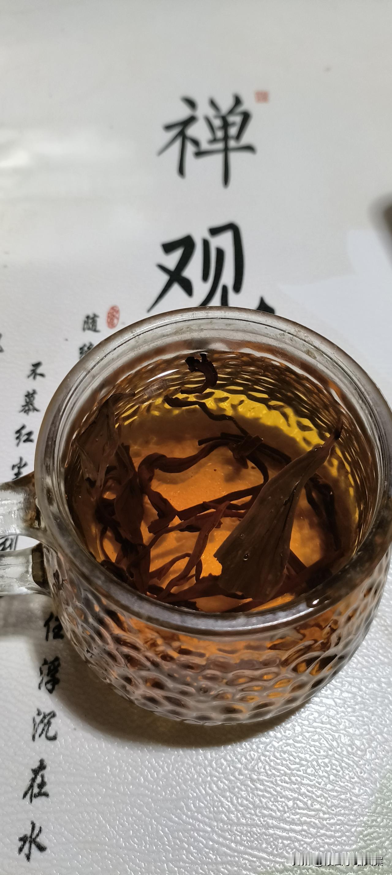 千秋大业一壶茶
​江湖草莽一杯酒
​
​茶有它的妙用，越喝越清晰，让你保持冷静头