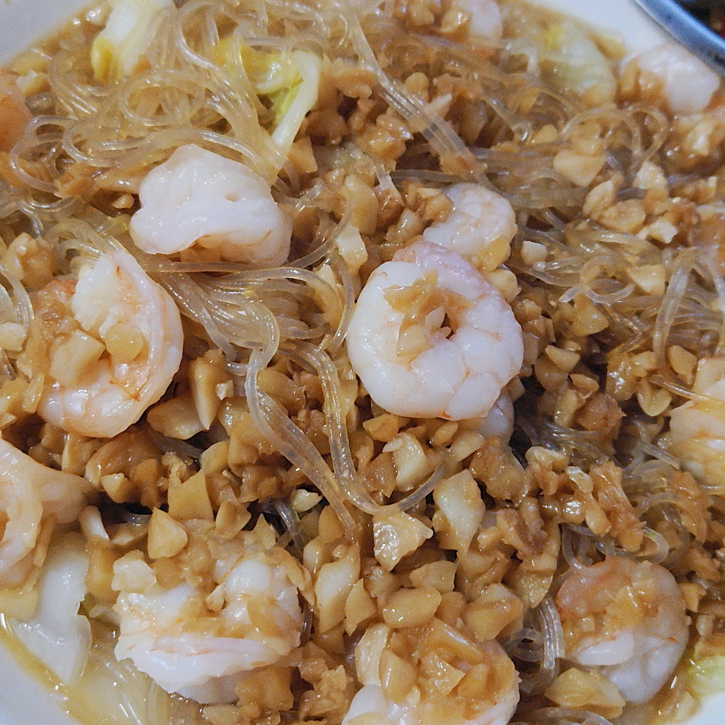 晚饭：蒜蓉粉丝虾，底下还有娃娃菜金针菇吃饱饱lucky的碎言碎语