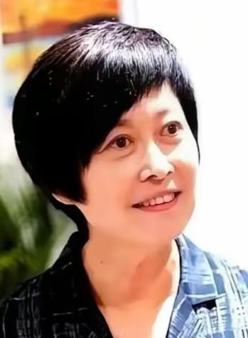 今闻敬一丹去世，惊讶之余，写几句挽联，以示尊敬！
一片丹心众相敬
千秋髙品世人怀