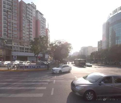 现在不是说财政紧张吗？再怎么紧张路还是要修的。根据可靠消息，三门峡主城区的东西主