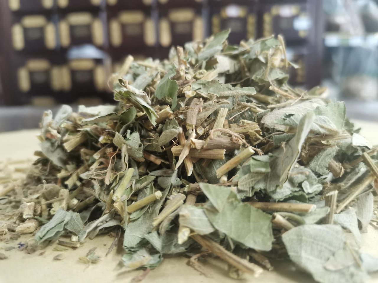 13年前，为了治好患者的胆结石，我不惜跪在老大夫面前，很多人因此瞧不起我。虽然“