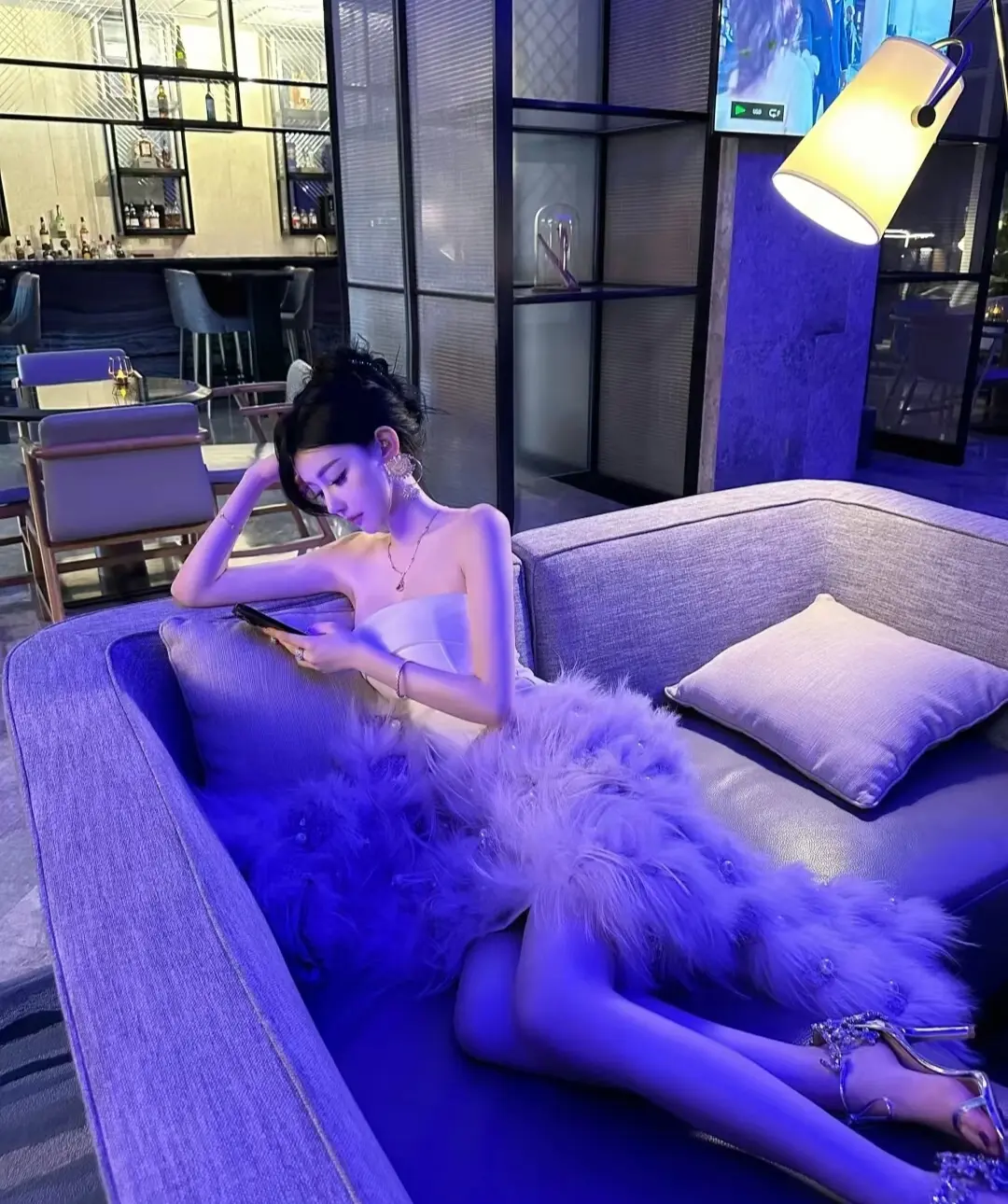 网红吊带 辣妹穿搭 肤白貌美 妩媚性感 美图分享