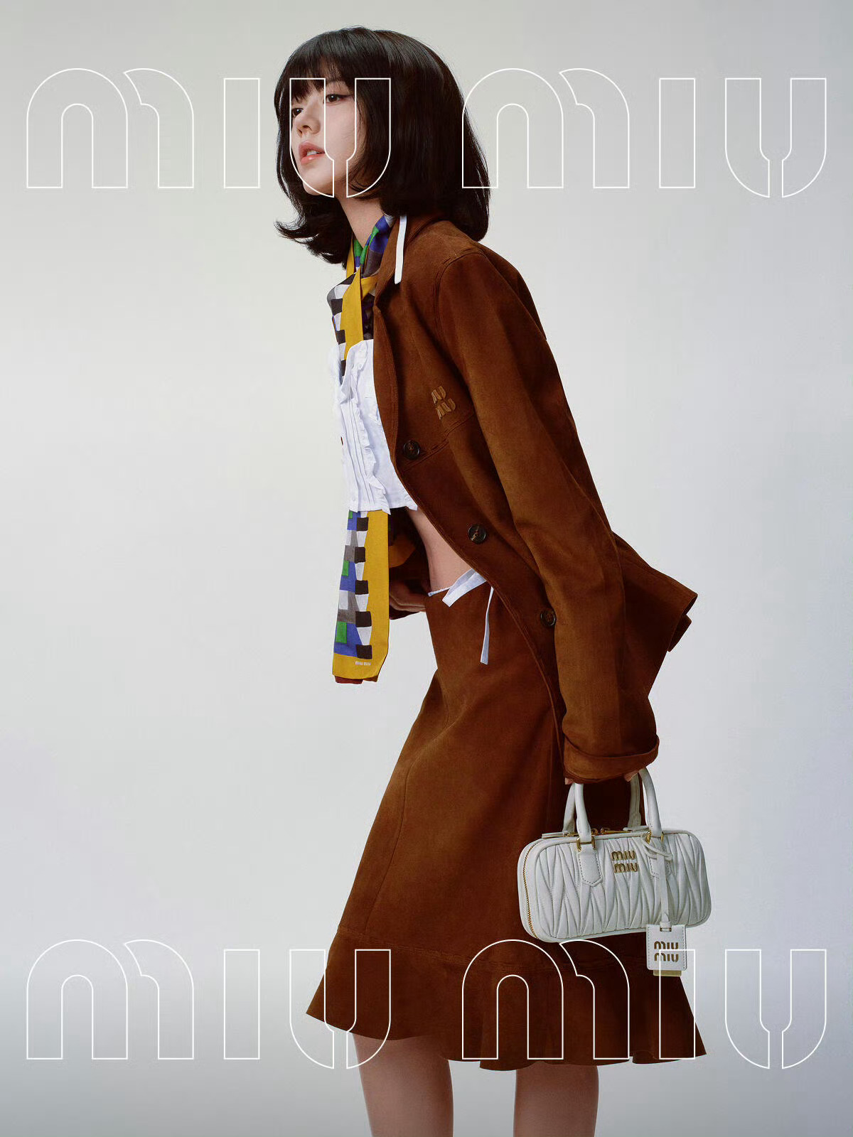 赵今麦 in Miu Miu 🤎👜  复古风的Miu系女孩。时尚灵感解读