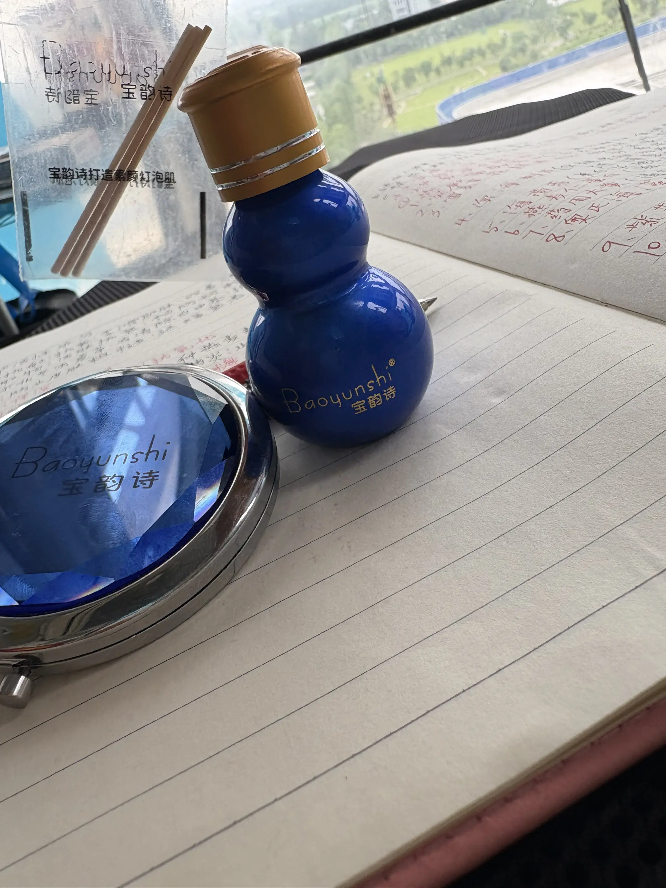 一个人提升自己最快的方式，就是跟比你优秀的人在一起。他会把新的见识、新...