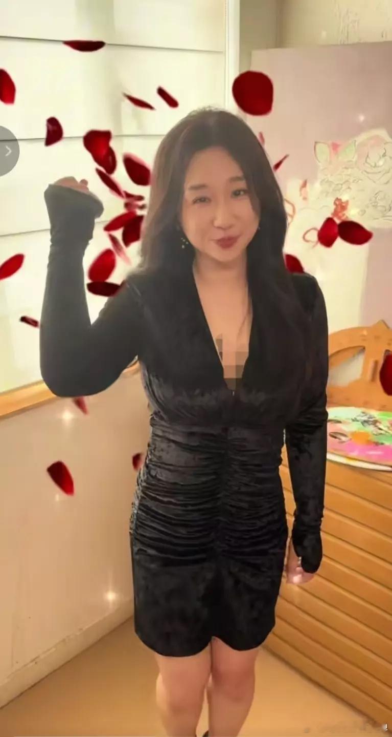 傅首尔爆改做自己的女王不知道为什么演员那个综艺要捧傅首尔明明另一个人演得更好然后