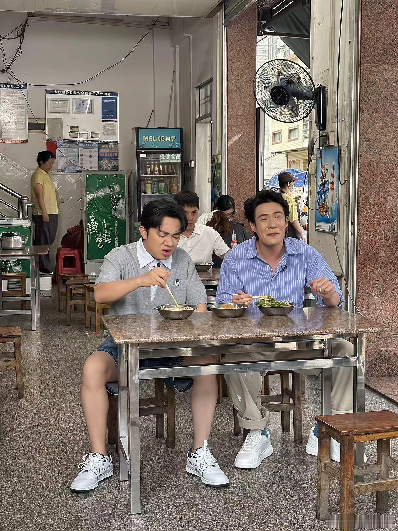 王祖蓝这双小流星板鞋也太适合日常了！通勤出街都能搭，这波直接拿捏～Kappa明星