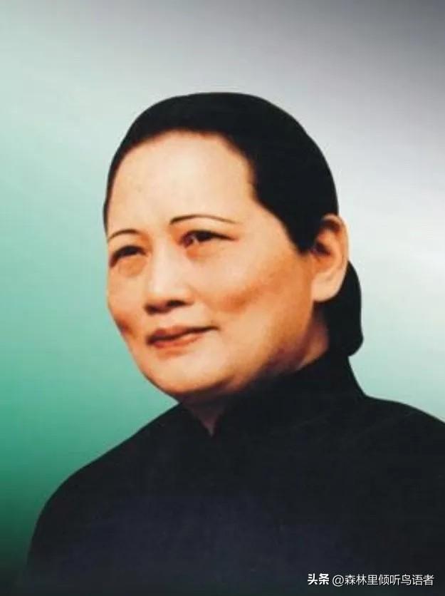 1969年冬日，中南海书房内，毛主席拆阅宋庆龄先生的亲笔信。信纸寻常，字迹规整，