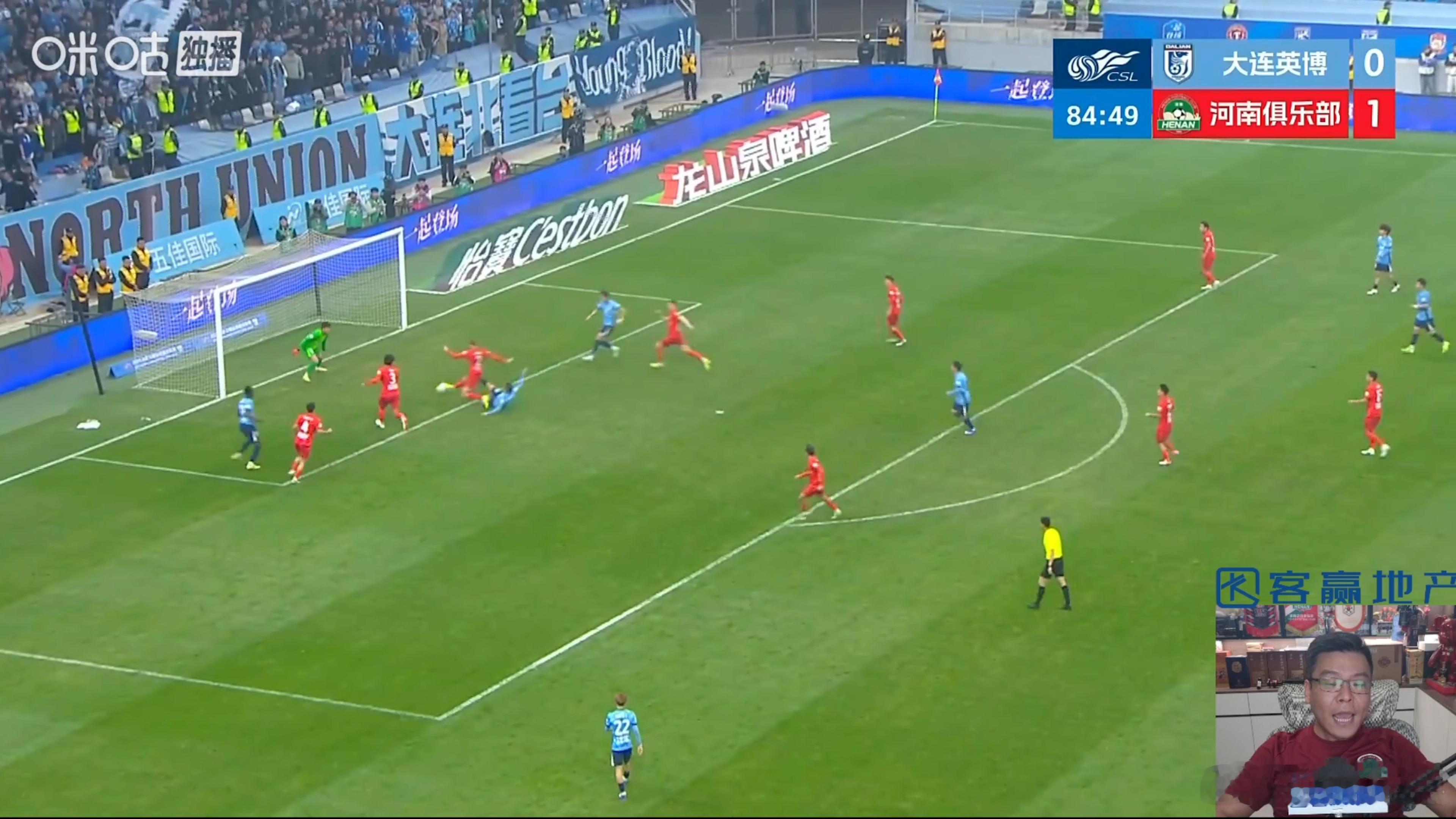大哥脚丫子刚触到球，马莱莱的位置明显在周缘德跟叶力江前面。昨天泰山的谢文能的那个