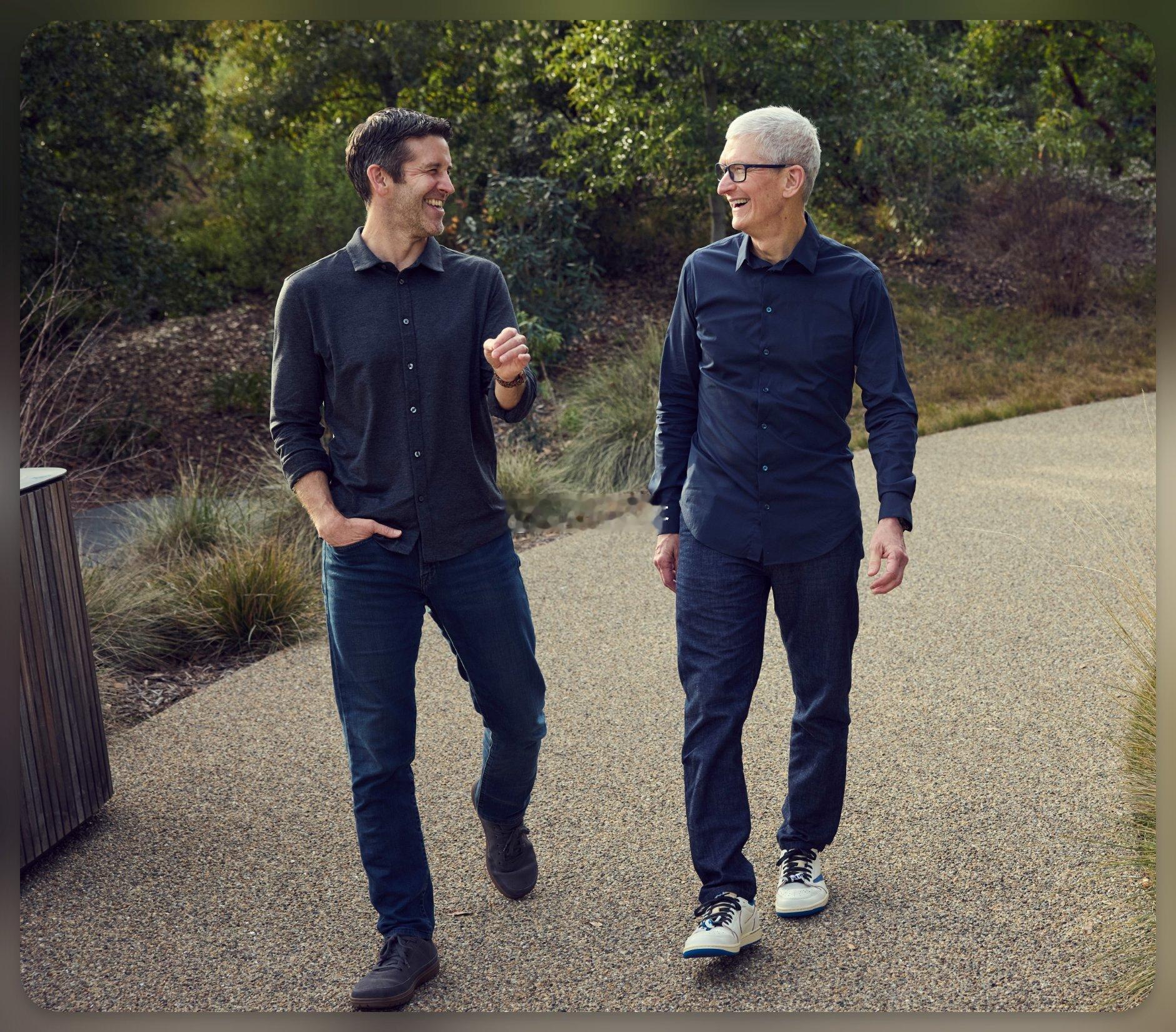 苹果15年来首次接班，特纳斯将接替库克出任CEO。苹果周一表示，硬件工程高级副总