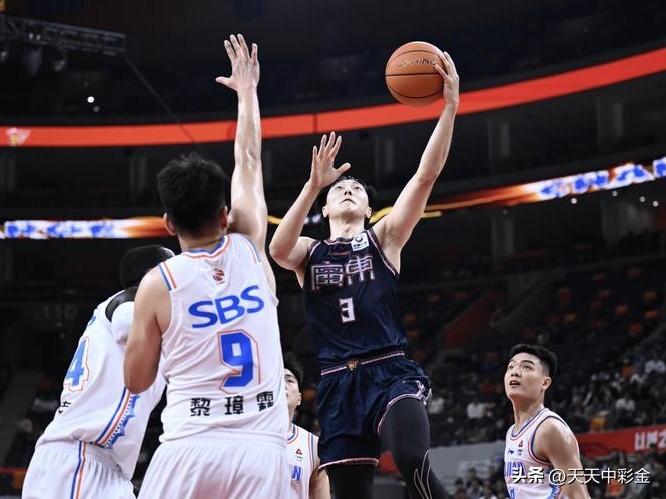 广东宏远：虽然排名第4，但本赛季面对北京、上海等强队时大比分落败，内线短板明显，
