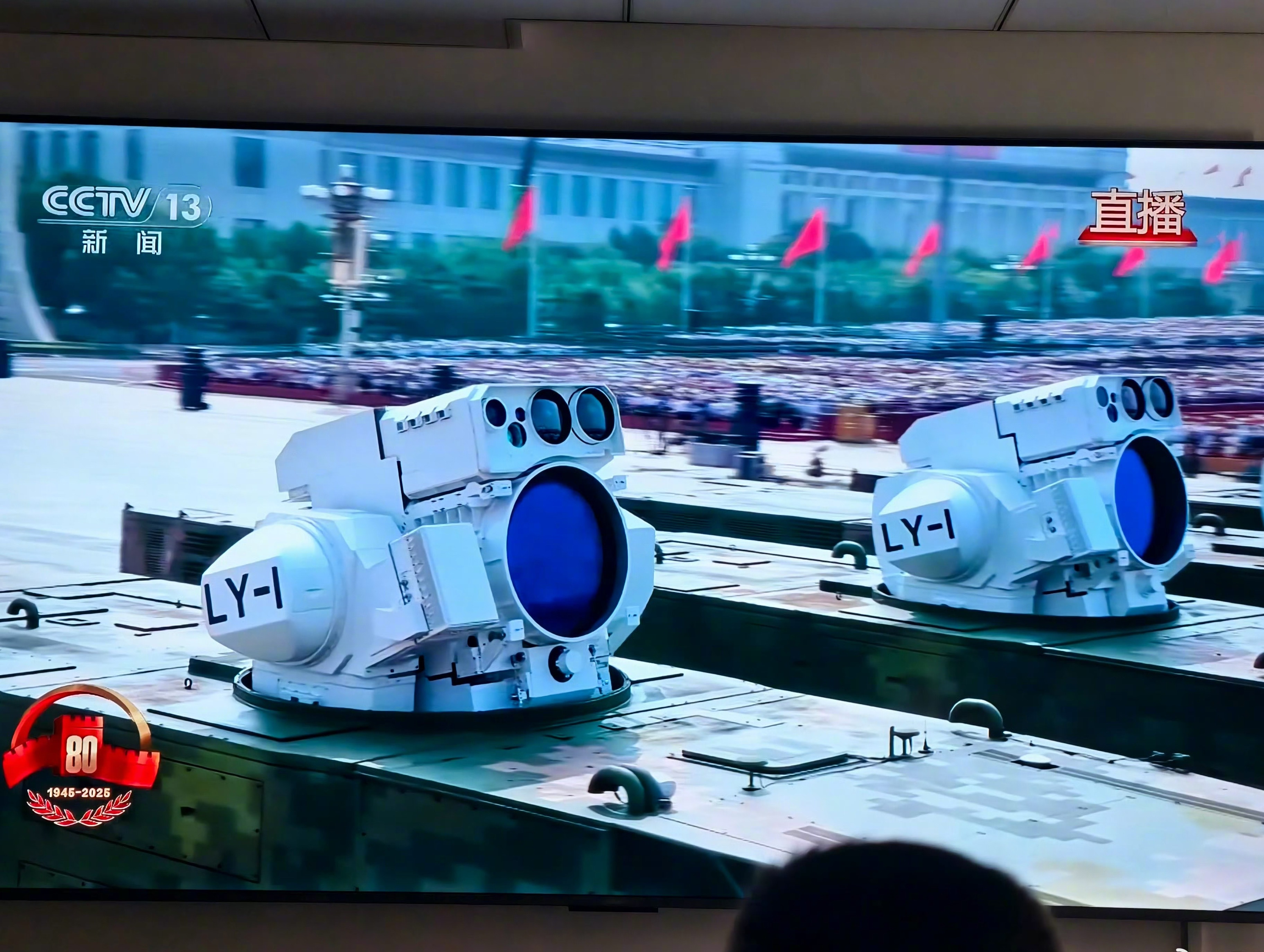 这竟然是同一款武器。军迷变军盲阅兵武器 ​​​