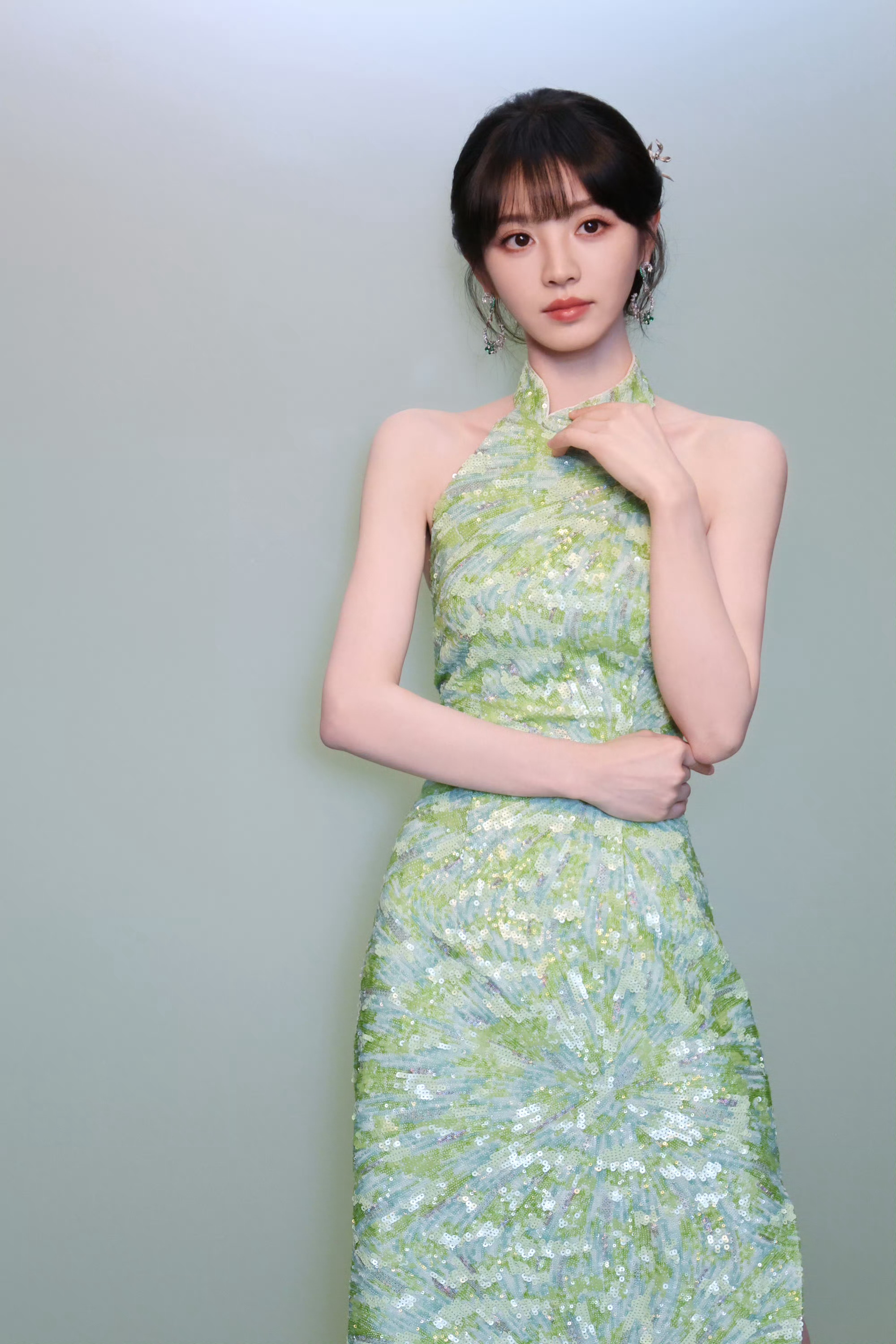 田曦薇田曦薇一天官宣两个商务接VV事业运！！田曦薇一天官宣两个商务是谁爽了