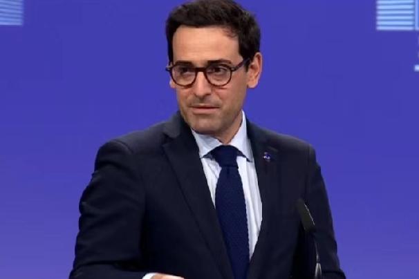 12月4日，法新社报道:“马克龙访华之际，欧盟推出ResourceEU关键原材料