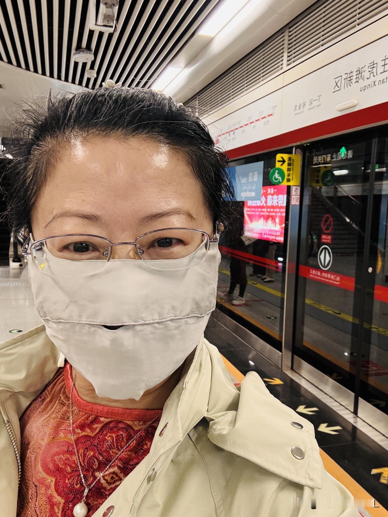 实在忍不了，
昨天晚上回到大连，晚上睡觉前刷到的视频都是大连劳动公园樱花大道的景