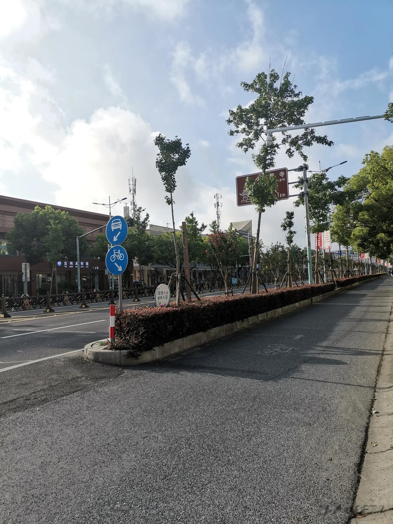 一觉醒来，好大的太阳☀️ ！那时才六点多呢[捂脸]！比重庆要早亮一个小时，比新疆