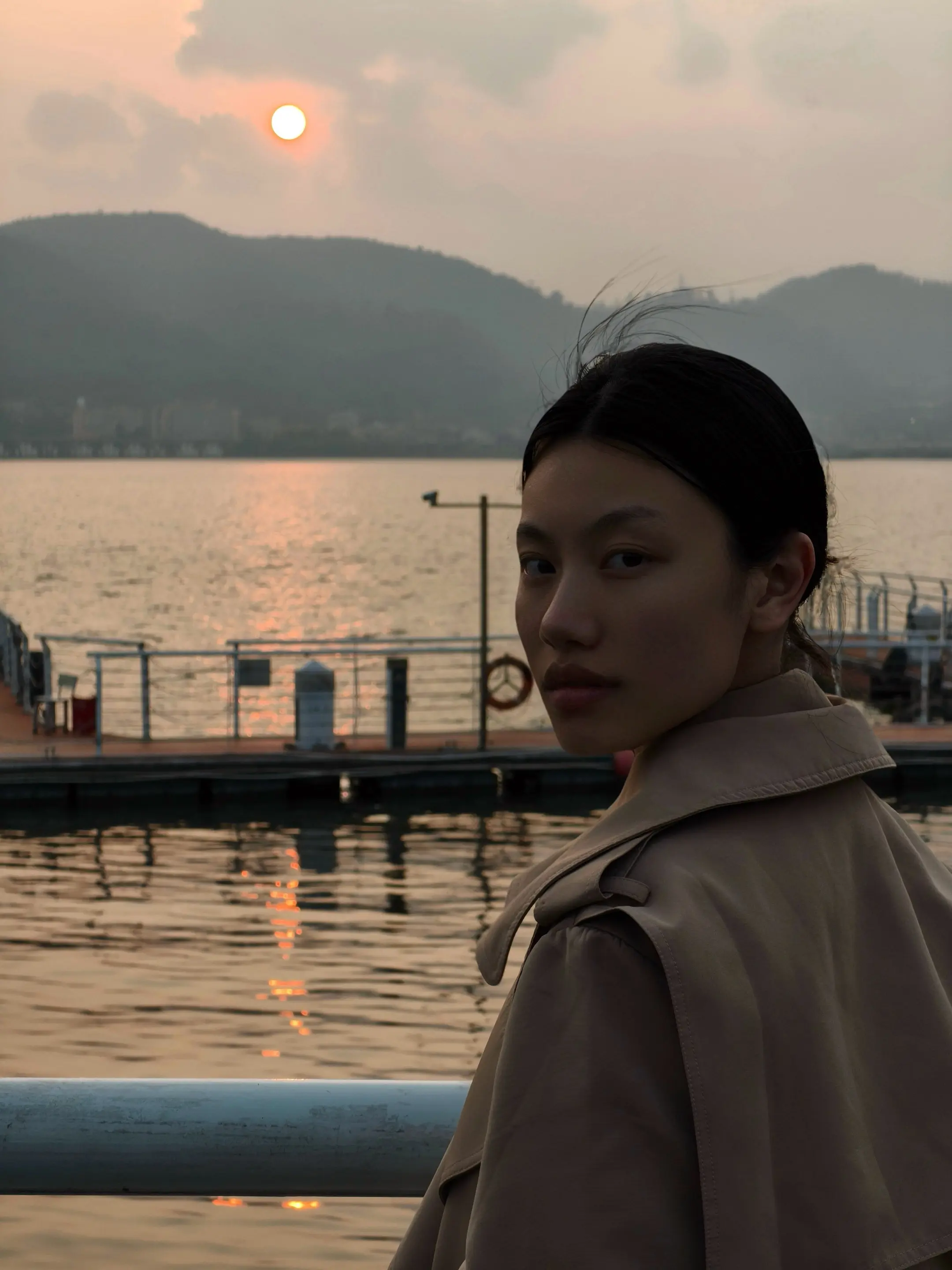 我的人生还有很多种可能，我无比确信。在滇池看了一次日落🌄