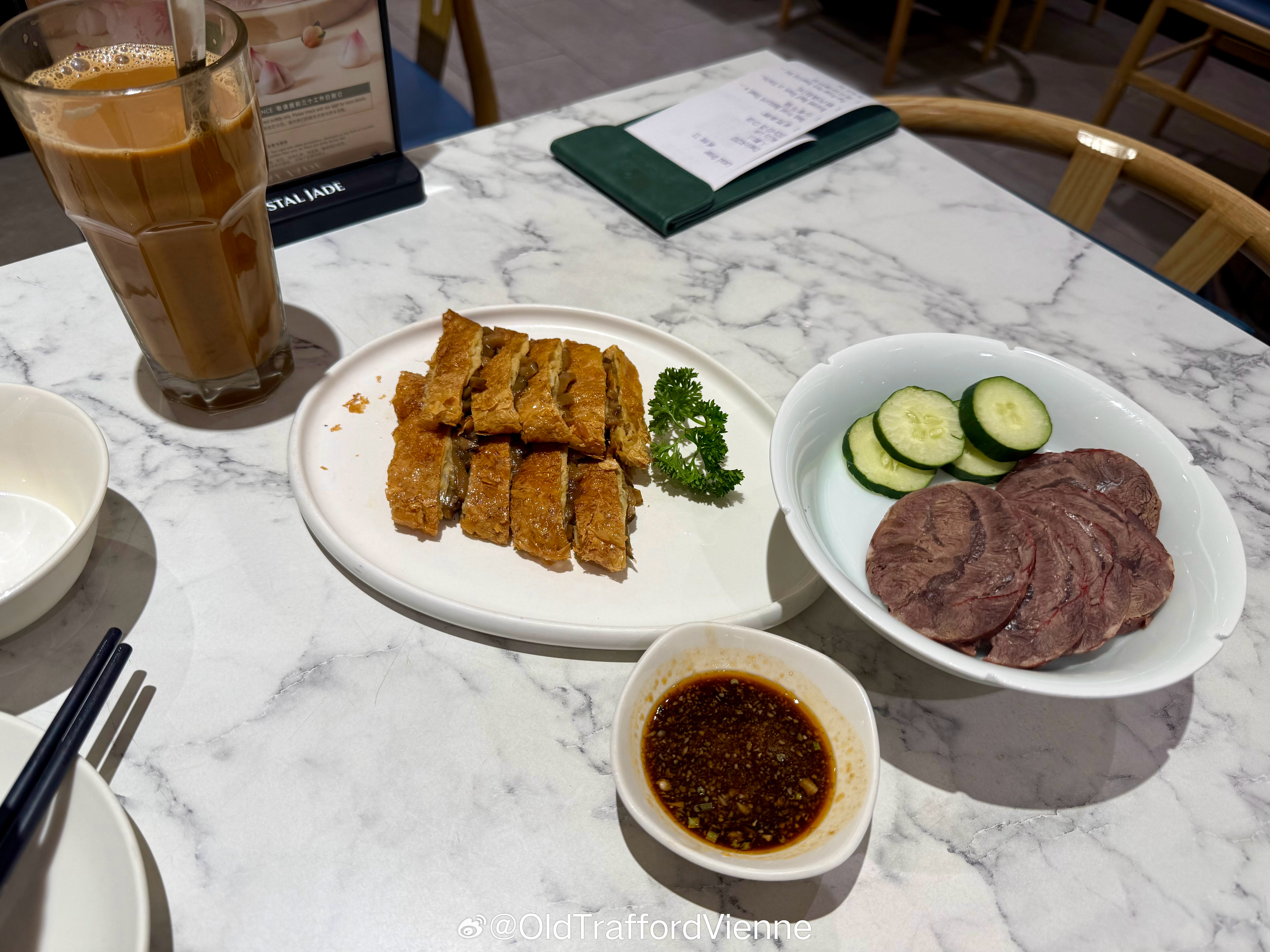 新加坡外食多，这是最大弊端，几乎没有绿叶菜黄瓜片算蔬菜吗青菜焦虑症