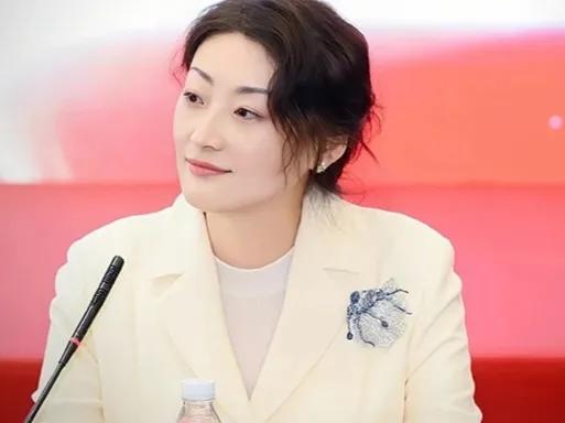 去留不定宗馥莉
改革实验有迫力
权利过渡许思敏
宗亲派系是中立