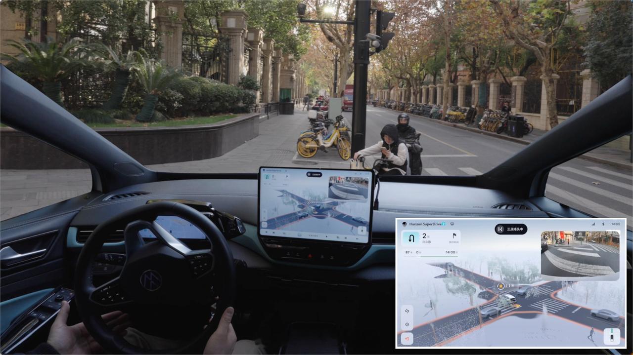 地平线SuperDrive 我们上次体验的融合倒车，还有全场景漫游模式都是国内首