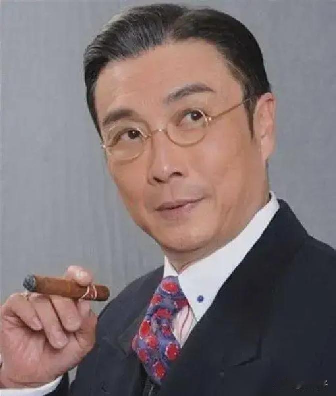 75岁刘松仁直接撂下一句，对演戏完全没欲望，这辈子不碰影视剧了。这老头，狠起来连
