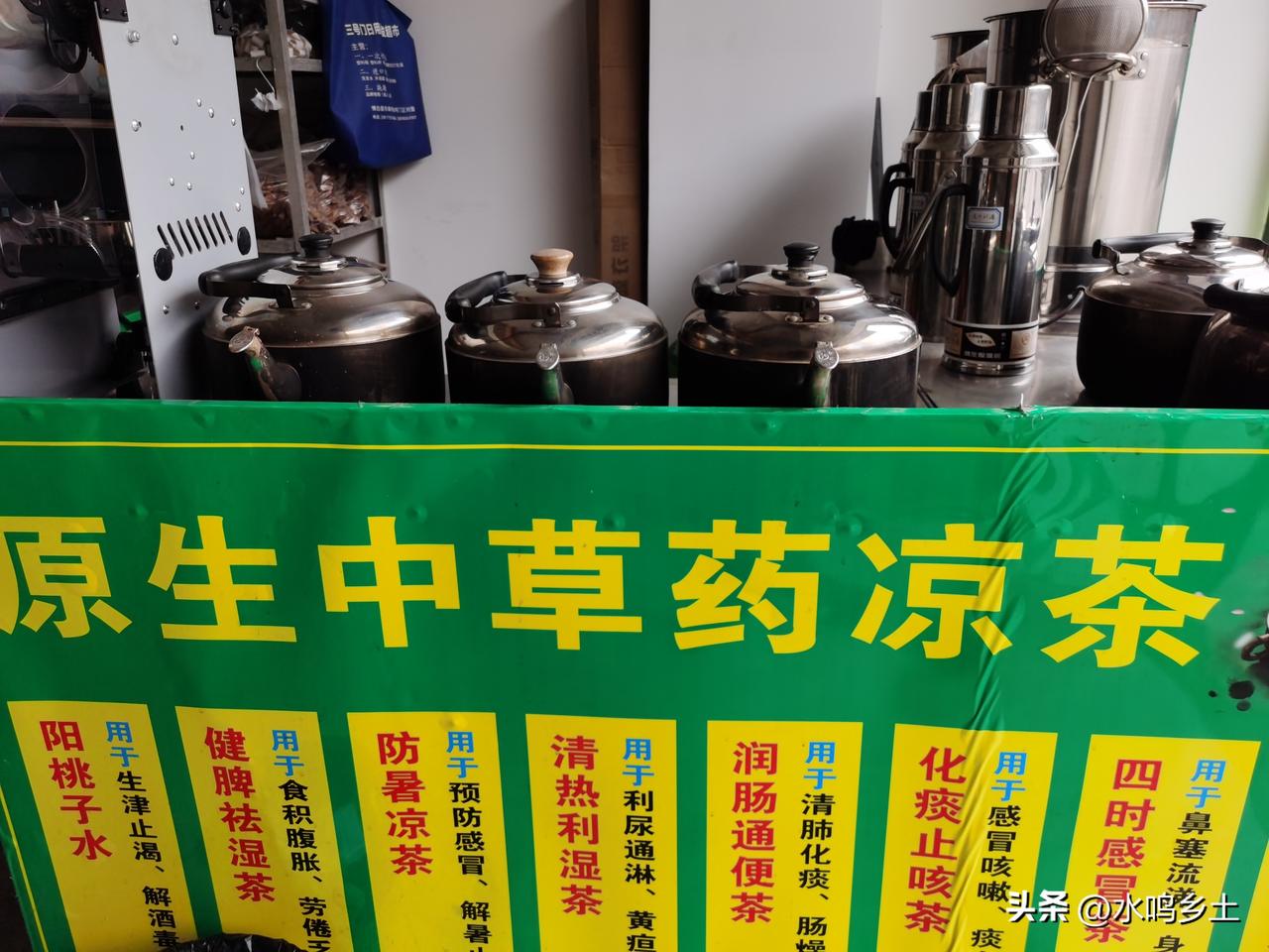 乡村医生到底什么身份乡村医生就是农民身份，除了平时做点公卫的事情，平时就是种地，