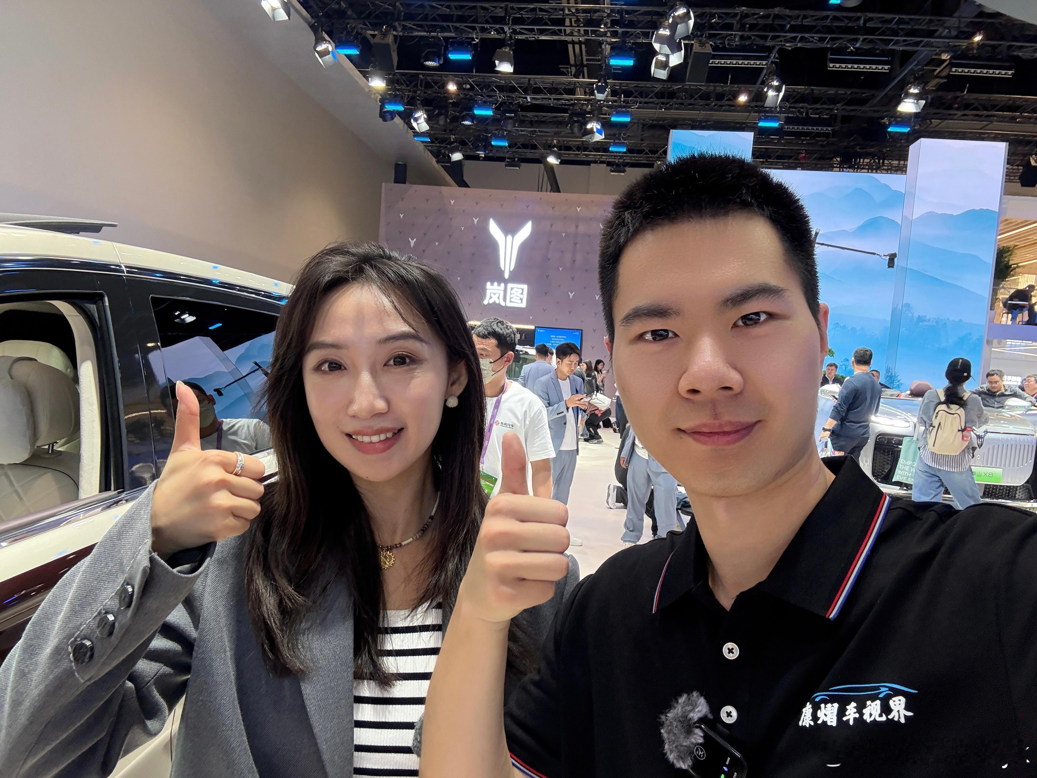 2026北京车展 每次车展不管多忙都必须与刘老师会晤合个影今天这个合影这个背景这