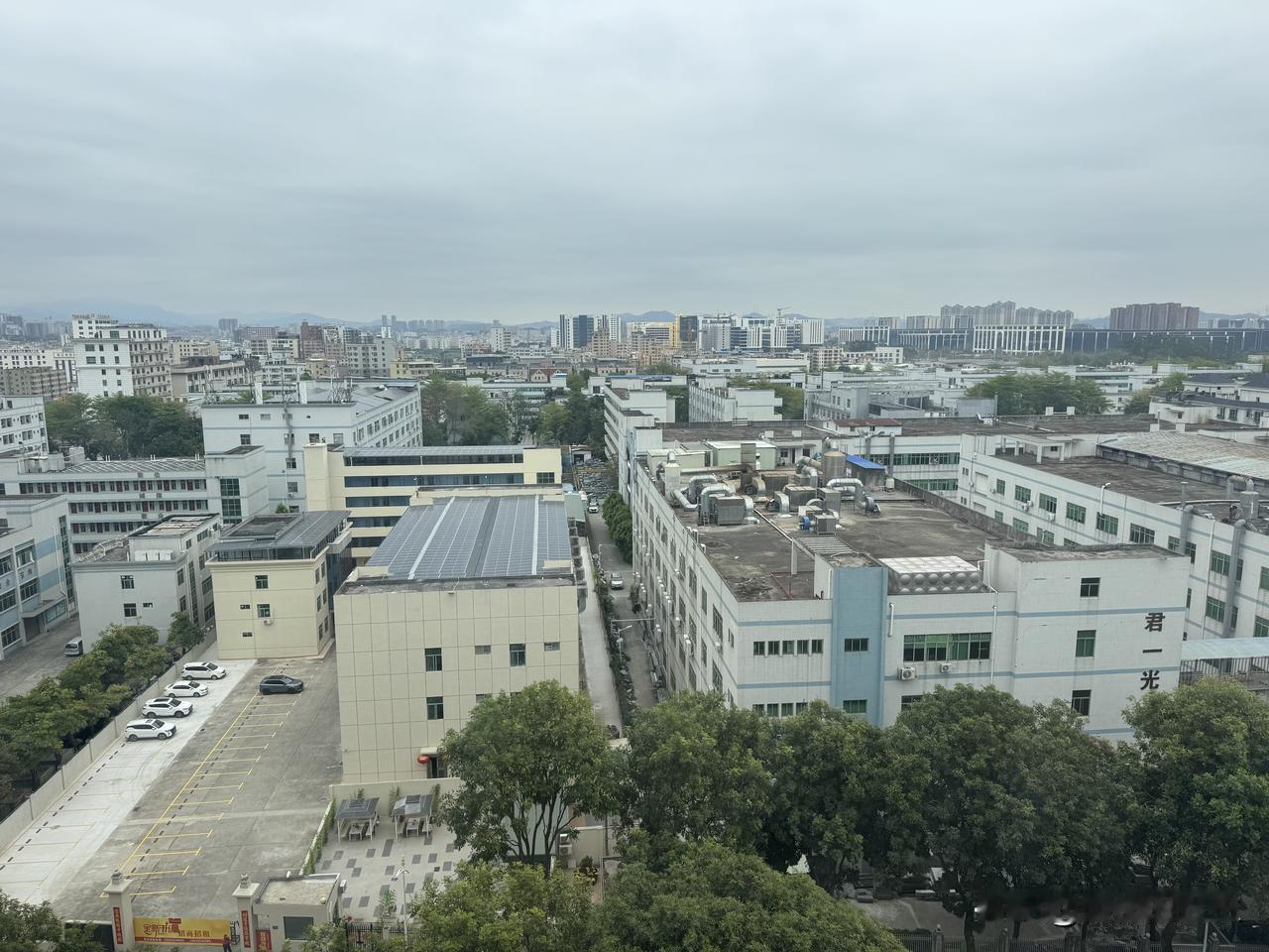 春节前后我一直在看厂房。
因为我想搬到一个漂亮一点的环境，这样工厂也正规一些，形