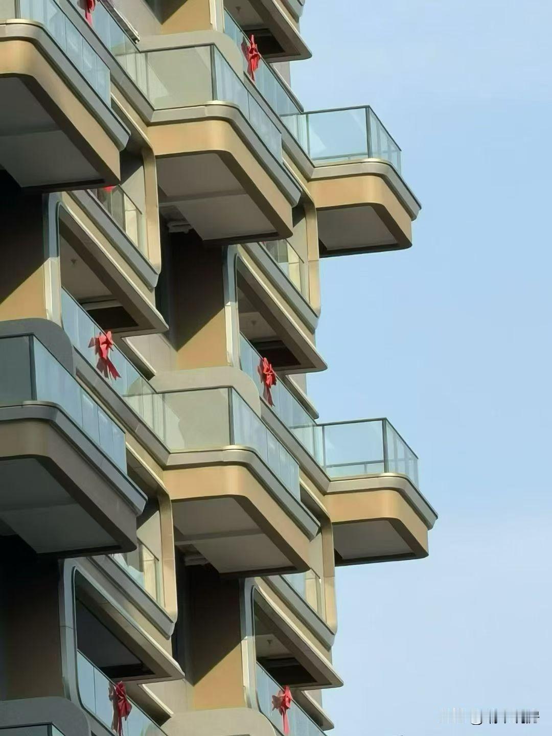 语澜溪现房发售🎉
4月份交房，陆港高新一中
128平四代住宅180万