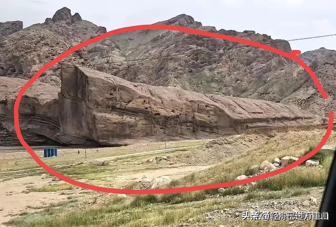 从这个角度看，棺材山真像一口石棺材，怪不得当地人取名棺材山。

棺材山名字恐怖，