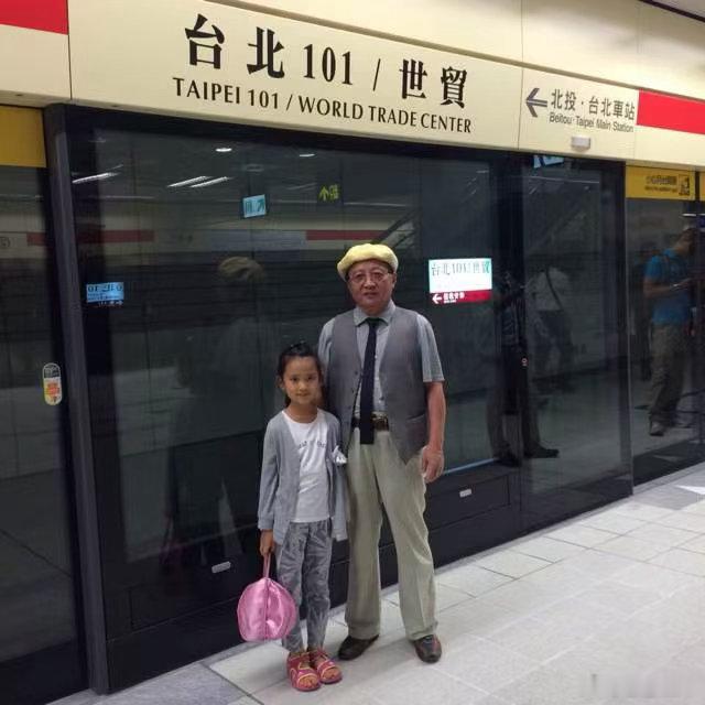 学会终身成长（3）乔布斯曾言：“不要活在别人的眼光里，不要活在别人的定义里。”一