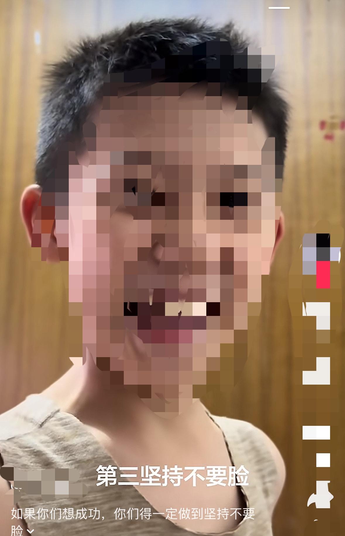 一位感觉还在上小学的小朋友，在新媒体平台上庆祝自己粉丝过万总结经验：第一，坚持，