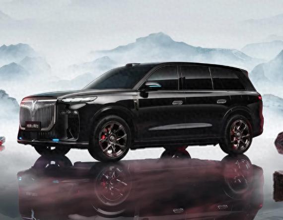 岚图泰山黑武士内饰公布车内大量使用碳纤维饰板，运动质感直接拉满。还搭载智能调光玻