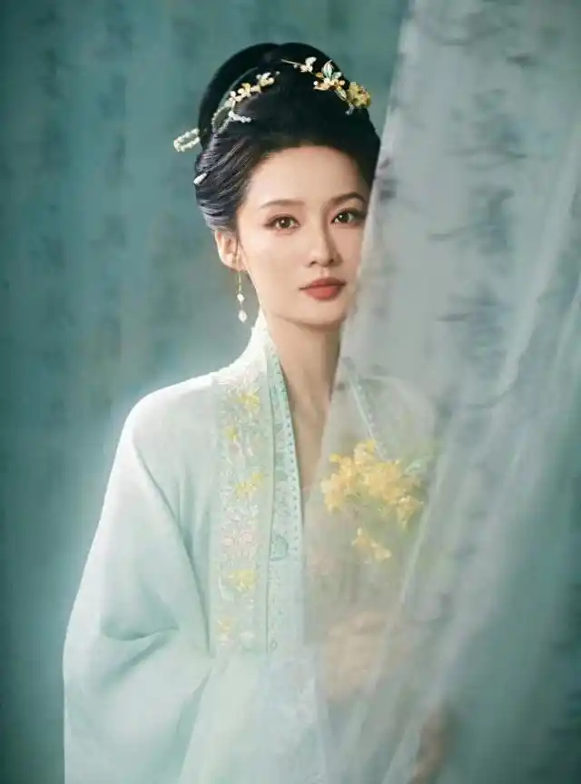 全民热议李清照选角：李沁凭昆曲底蕴和反差感，能否扛起千古才女的命运跨度？ 