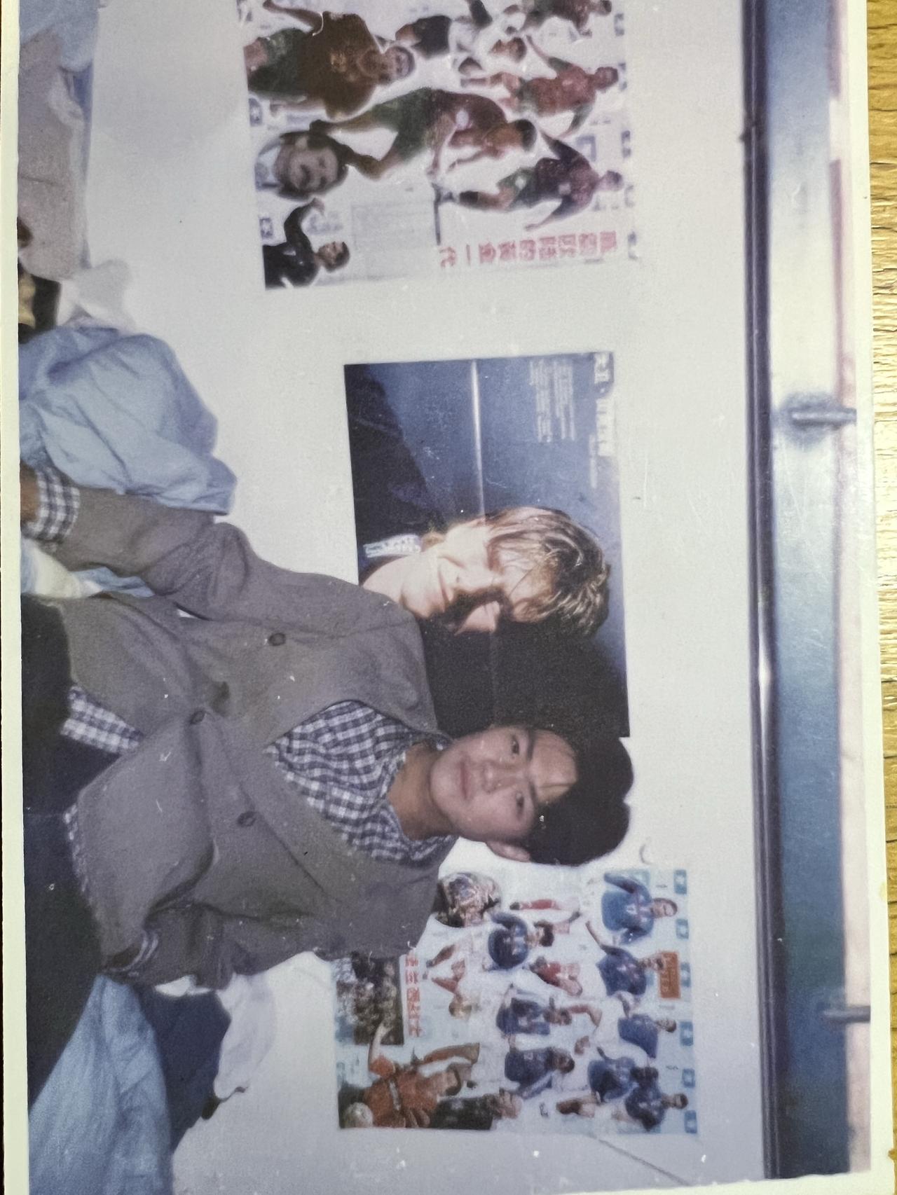 青春少女，满脸青涩