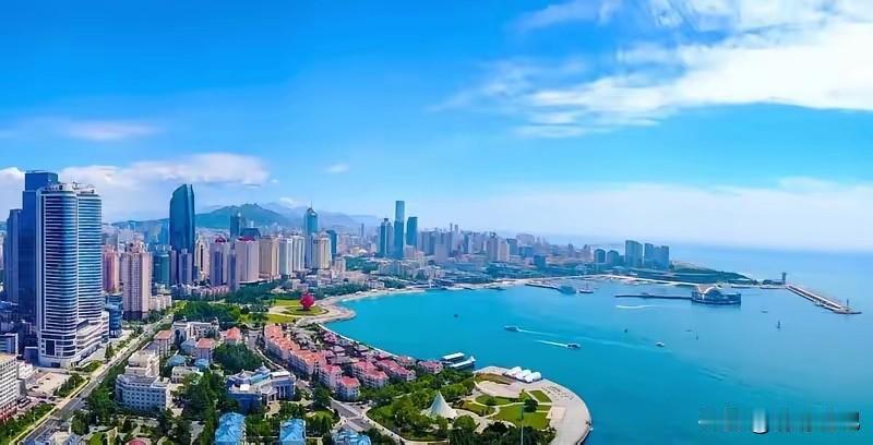 青岛搞了件大事，直接把滴滴的"命门"给抄了。全国最敢碰网约车行业这块蛋糕的城市，