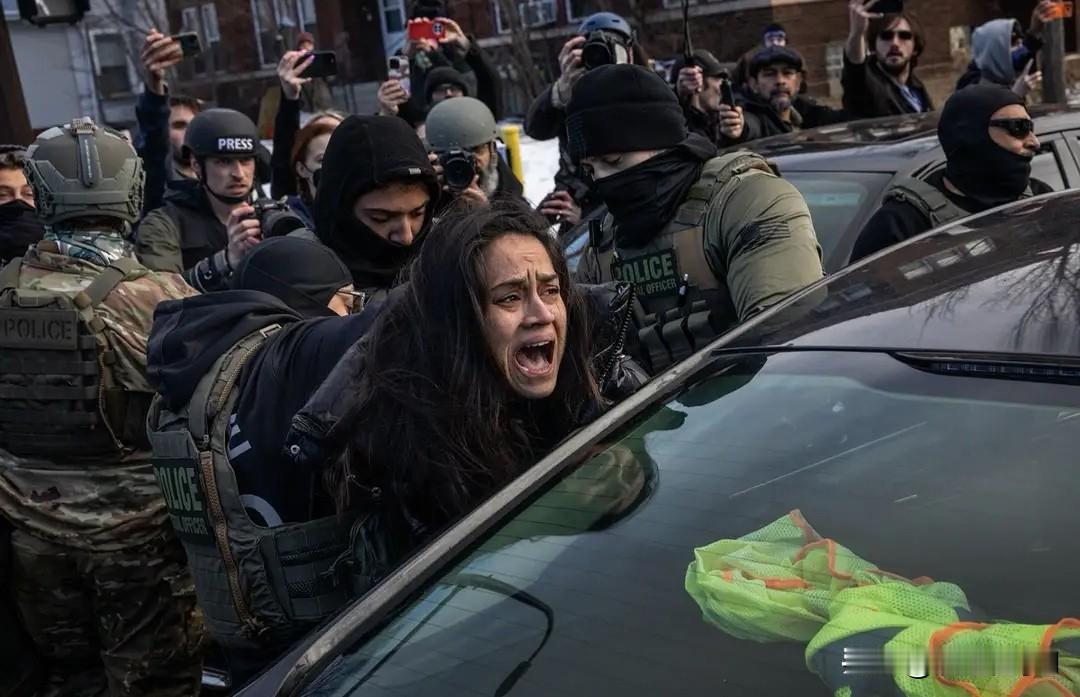 美媒曝美国对华“举白旗”，精英层集体叹服中国
 
《纽约时报》刊文称美国在对华竞