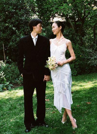 陈瑜林子濠结婚 法籍华裔超模陈瑜与歌手林依轮长子林子濠官宣结婚，两人从恋爱到领证